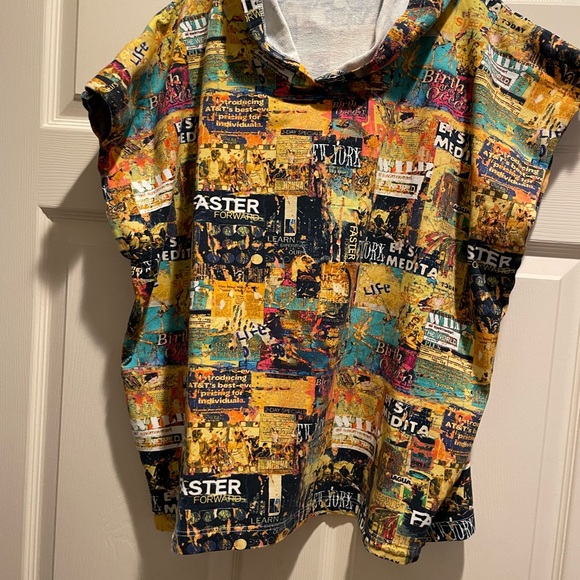 Cropped top by Printed Artwork - Picture 2 of 2